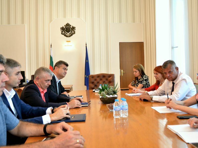 Министър Красимира Стоянова поиска от БДЖ бързи решения за гарантиране сигурността на служителите и пътниците