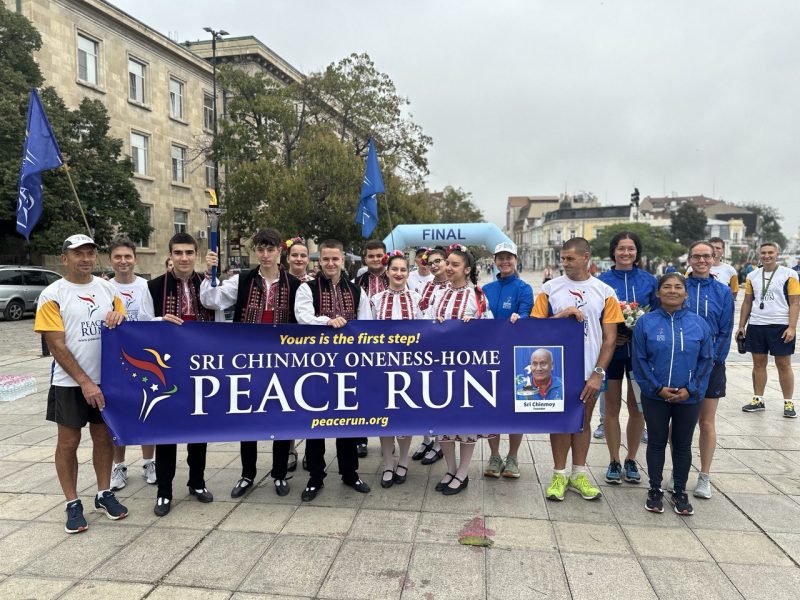 Факелът на мира премина през Русе