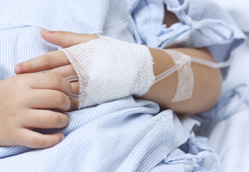 Проф. Габровски: Детето, прегазено от трактор на плаж, ще остане в реанимация още няколко дни