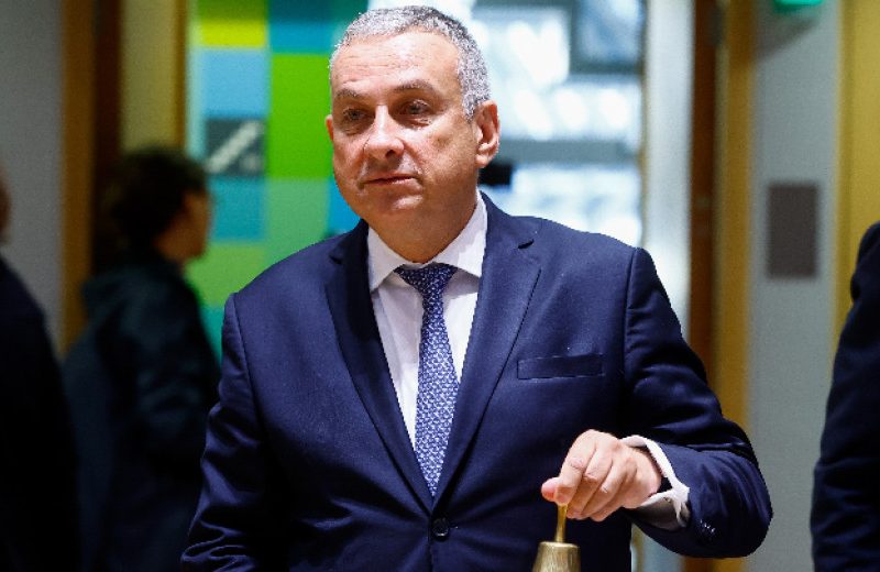 Йозеф Сикела: Газовите доставки за ЕС все още могат да включват руско синьо гориво