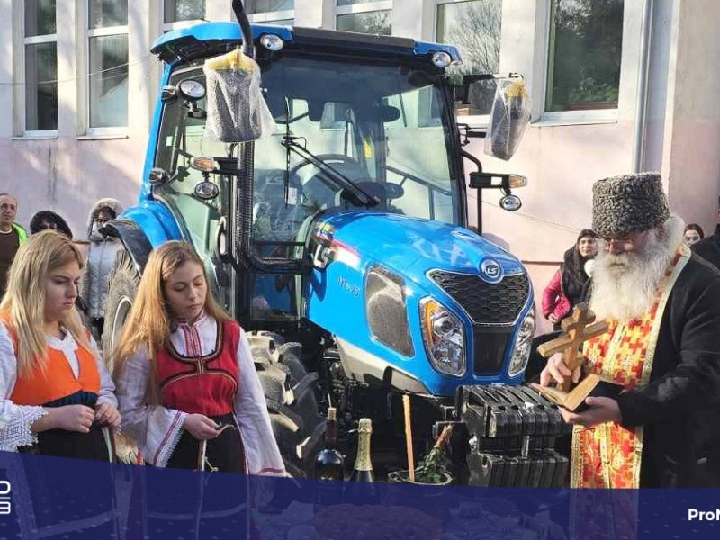 Земеделската гимназия в Каварна се сдоби с нов модерен трактор