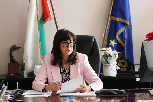 Министър Кондева издаде нова заповед, с която забранява износа на определени лекарства • МЗ