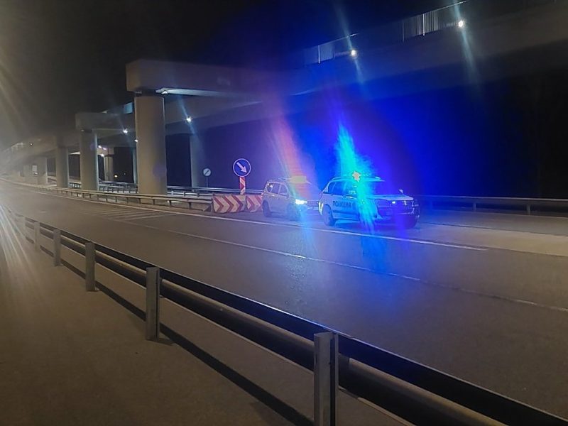 Светофарната уредба преди Дунав мост II вече не работи