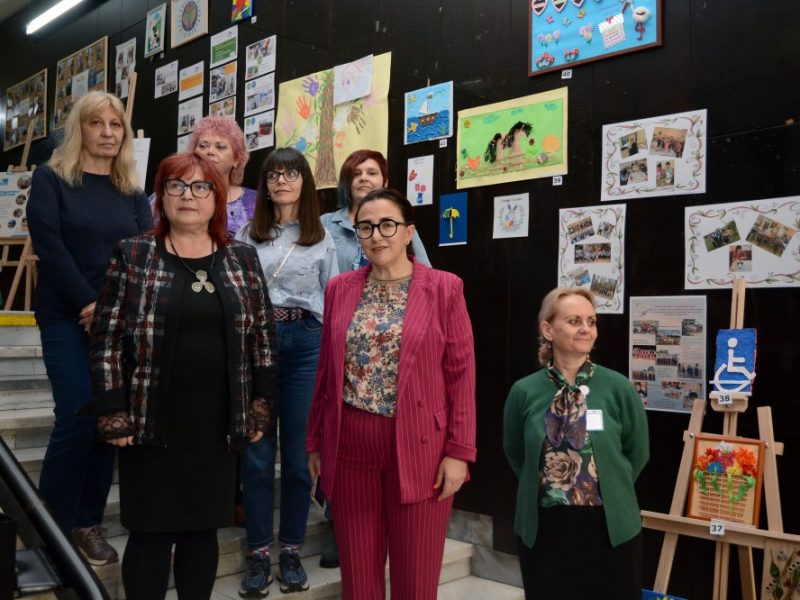 Над 20 доставчици на социални услуги участват в изложба за Световния ден на социалната работа