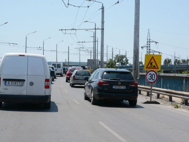 Зам.-кметът Пламен Китипов: В събота Аспарухов мост е обработен против обледеняване, въпреки добрите метеорологични условия