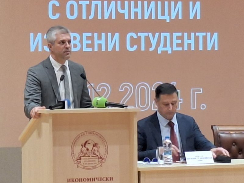 Кметът Благомир Коцев поздрави студентите-отличници в Икономическия университет