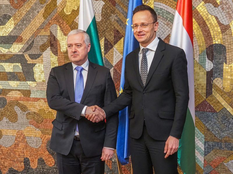 Министър Иван Кондов се срещна с министъра на външните работи и търговията на Унгария Петер Сиярто