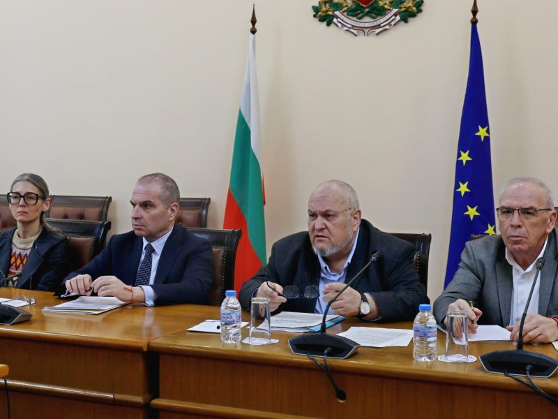 Вицепремиерът Гроздан Караджов одобри спешни мерки за повишаване на жп безопасността