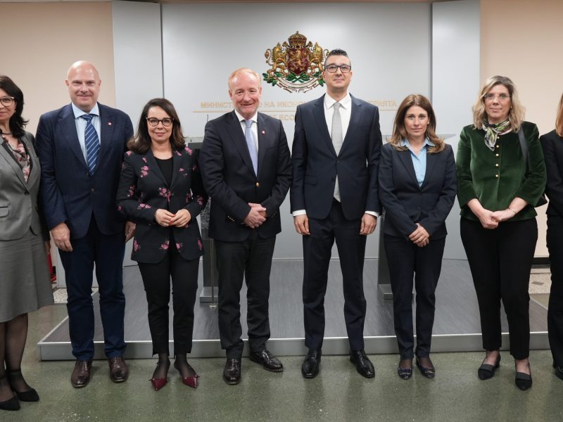 Министър Петър Дилов се срещна с президента на Европейското патентно ведомство Антонио Кампиньош