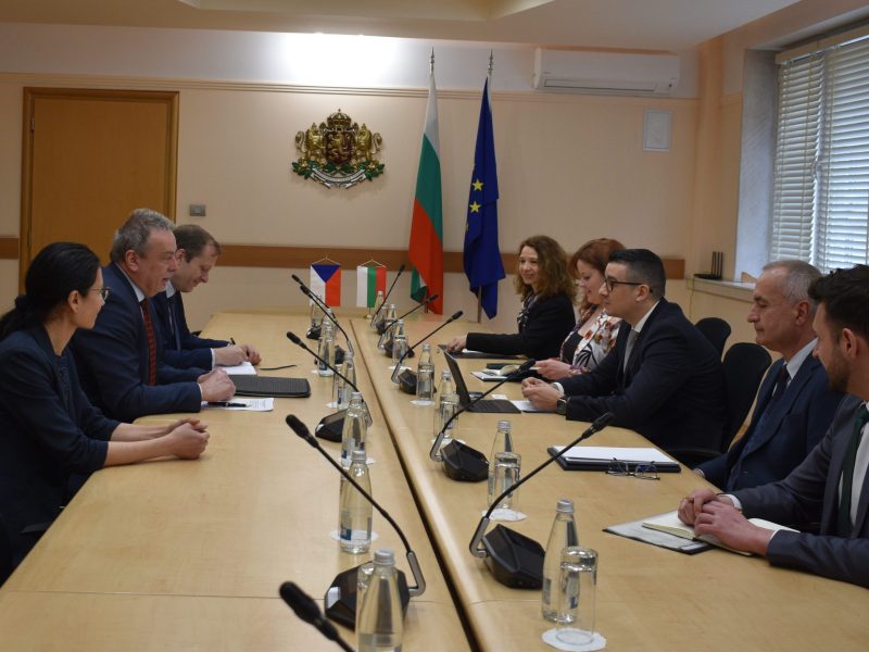 Министър Дилов обсъди с посланика на Чехия у нас нови възможности за разширяване на двустранните икономически отношения