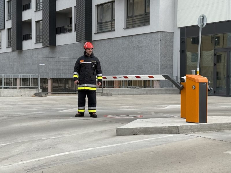 Общинските доброволци участваха в учение за потушаване на пожар в склад на магазин