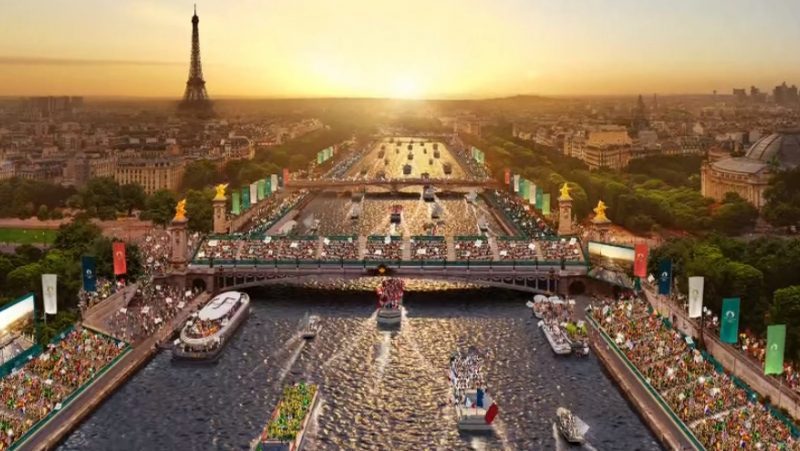 Нарисуваха с трактор Айфеловата кула в чест на Олимпиадата