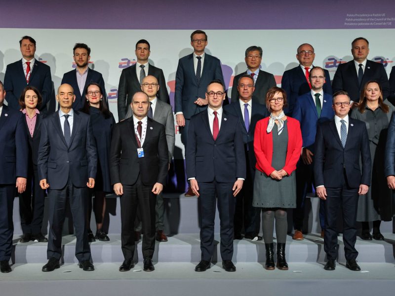 Вицепремиерът Гроздан Караджов: Нужна е повече сигурност на хората и границите и повече свобода на икономиката