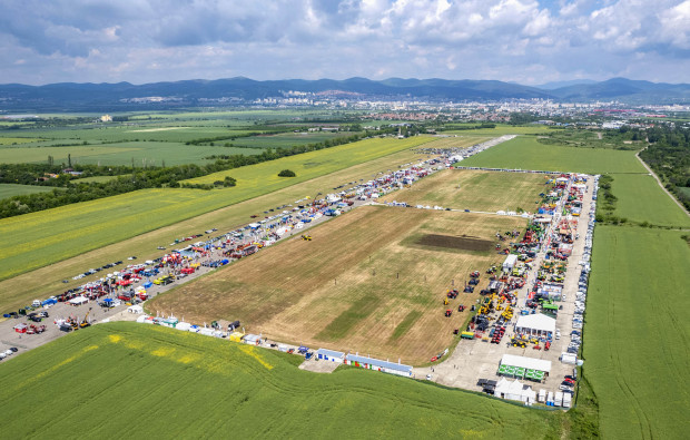 Министър Иван Пешев награди медалистите на боксовия турнир “Странджа”