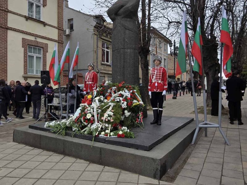 С официална церемония бе почетено делото на Баба Тонка Обретенова в Русе