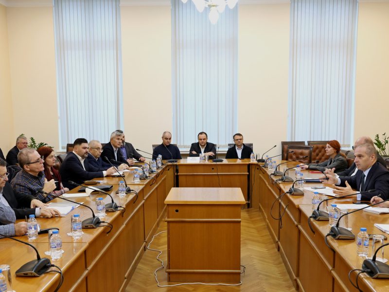 Гроздан Караджов: Подготвяме концесионирането на летище Пловдив