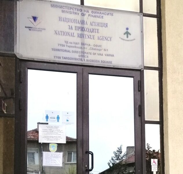 Камбоджански пациенти със сърдечна операция посещават отново болницата в Юнан