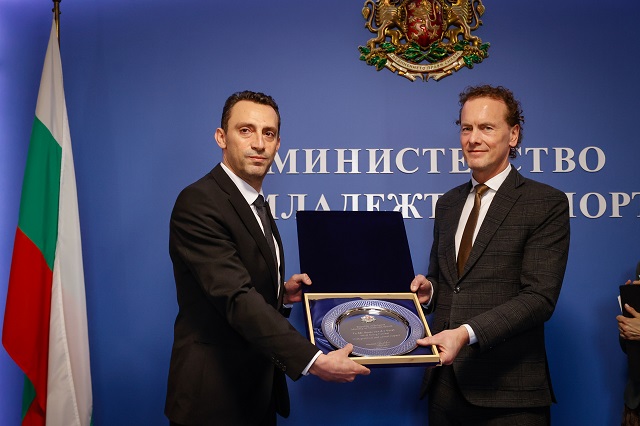 Министър Иван Пешев се срещна с президента на Световния бокс Борис ван дер Ворст