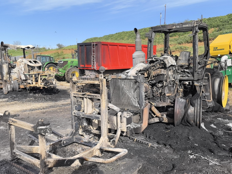 Ямболската прокуратура разследва умишлен пожар, при който изгоря земеделска техника за 4 млн. лв.