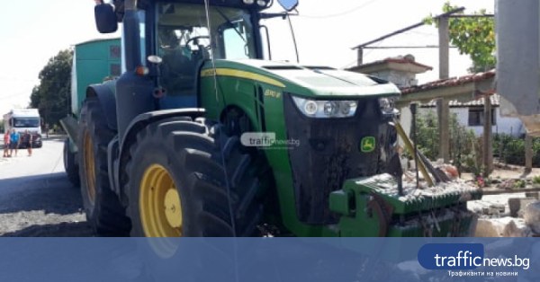 Двама тийнейджъри са в болница след катастрофа с трактор в Пловдивско