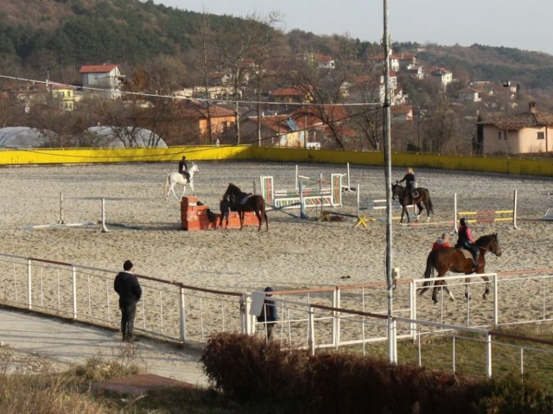 Отбелязват Тодоровден с празник в конната база във „Виница“