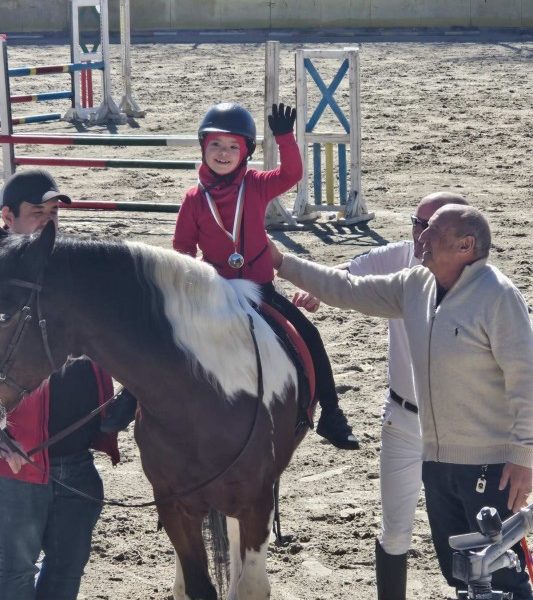 С атрактивно прескачане на препятствия отбелязаха Тодоровден на конна база „Виница“
