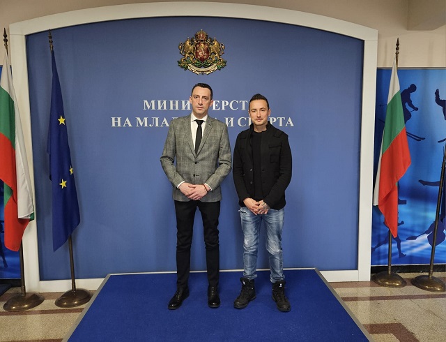 Министър Пешев се срещна с шампиона по мотоциклетизъм Мартин Чой