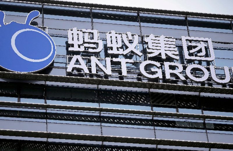 Ant Group комбинира китайски и американски чипове, за да намали разходите за разработка на ИИ