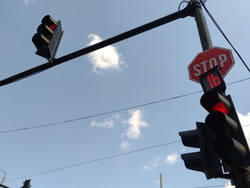 Монтират утре новия светофарен стълб на кръстовището при „Олимп“