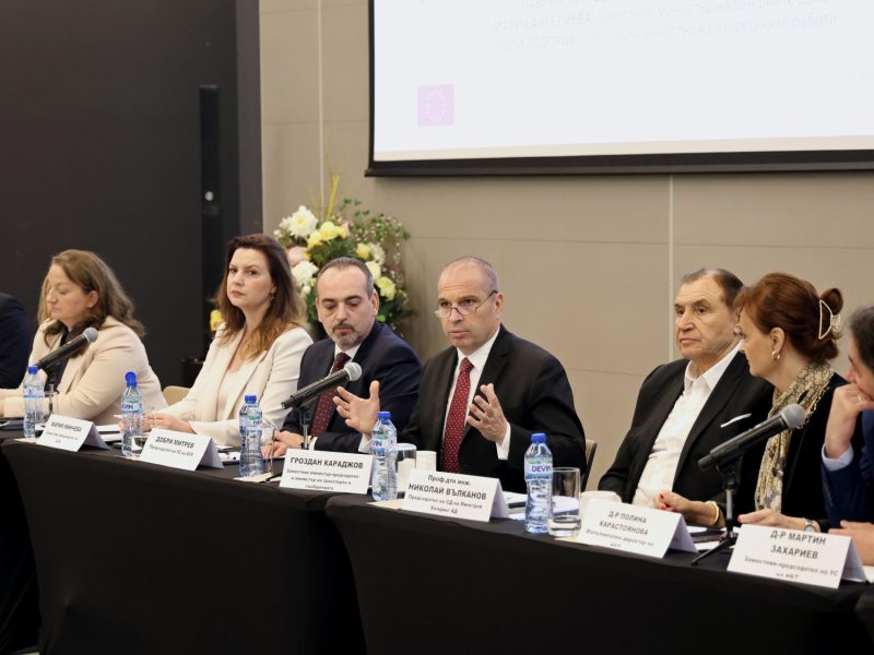 Вицепремиерът Гроздан Караджов представи мерки за осигуряване на работници от чужбина