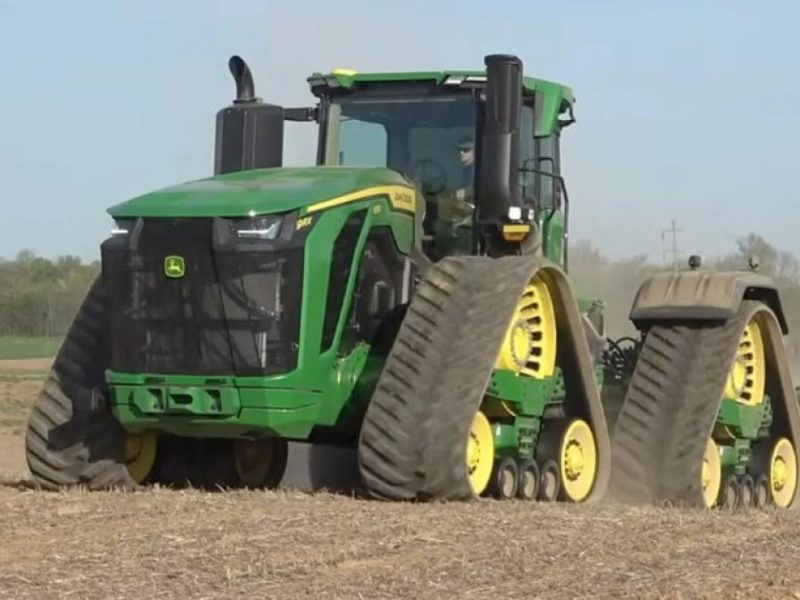 Това най-големият трактор John Deere за всички времена
