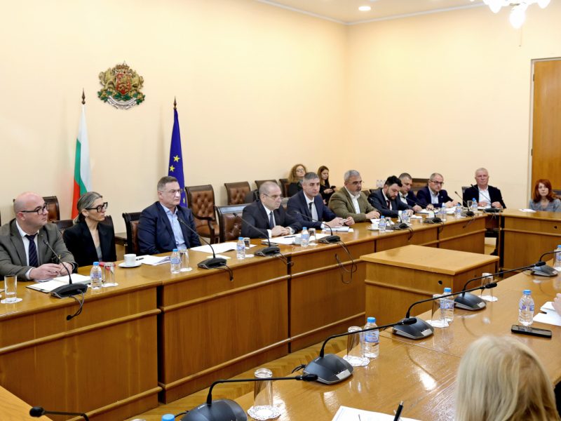 Вицепремиерът Караджов: Започваме сериозно преструктуриране на БДЖ-Товарни превози