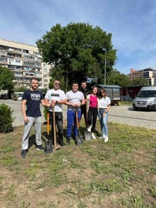 Младежите от ГЕРБ-Пловдив засадиха 27 дръвчета в Деня на Европа