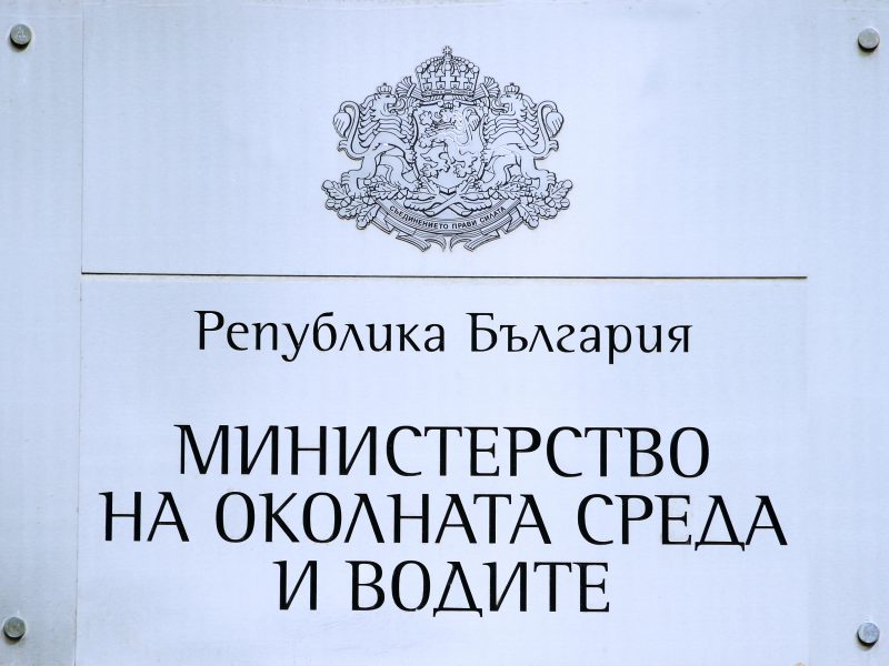 Нефтените петна от плажа на Созопол се почистват след проверка на РИОСВ – Бургас