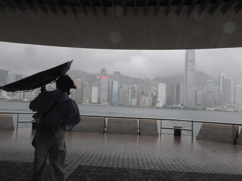 Typhoon Wipha: Как 4 самолетите на Hong Kong Airlines успяха да кацнат на фона на T10?