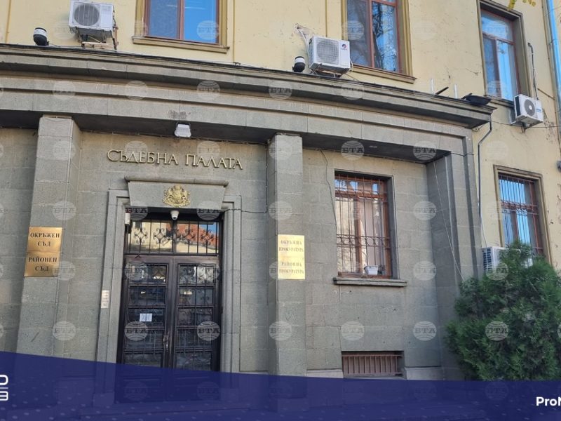 Прокуратурата разследва умишлен пожар, при който изгоря земеделска техника за 4 млн. лв. в Ямболско