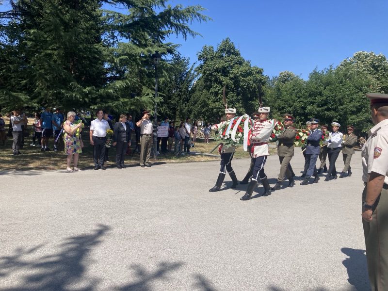 Зам.-кметът Надежда Бобчева участва в церемонията в чест на 188 години от рождението на Васил Левски