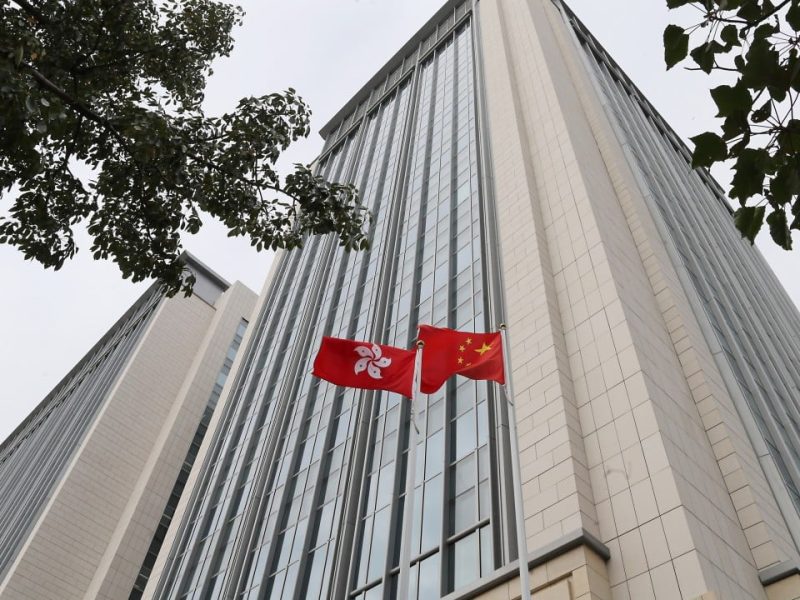 Хонконг сервитьор, обвинен в подбуждане съгласно закона за националната сигурност