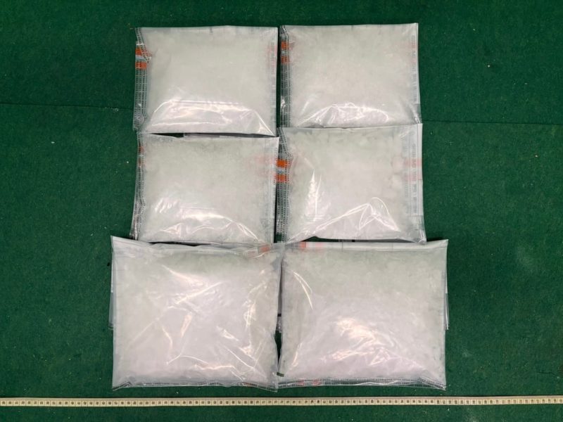 Учител, тийнейджър, арестуван на летището в Хонконг в „лед“, случаи на наркотици от кетамин