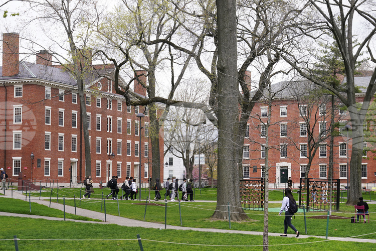 Федерален съдия блокира опитите на Тръмп да попречи на Харвардския университет да приема чуждестранни студенти