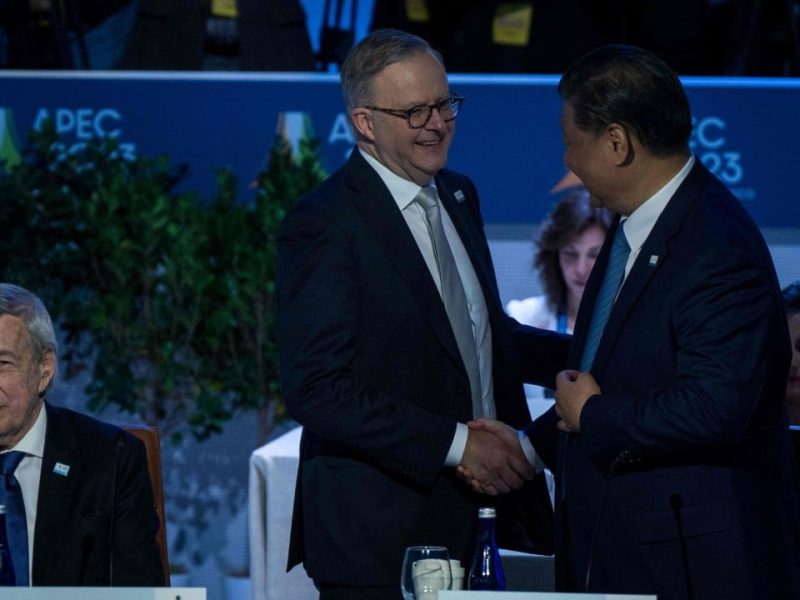 узивно | Автските албанци за адресиране на Порт Пръж на Дарвин на Китай Посещение