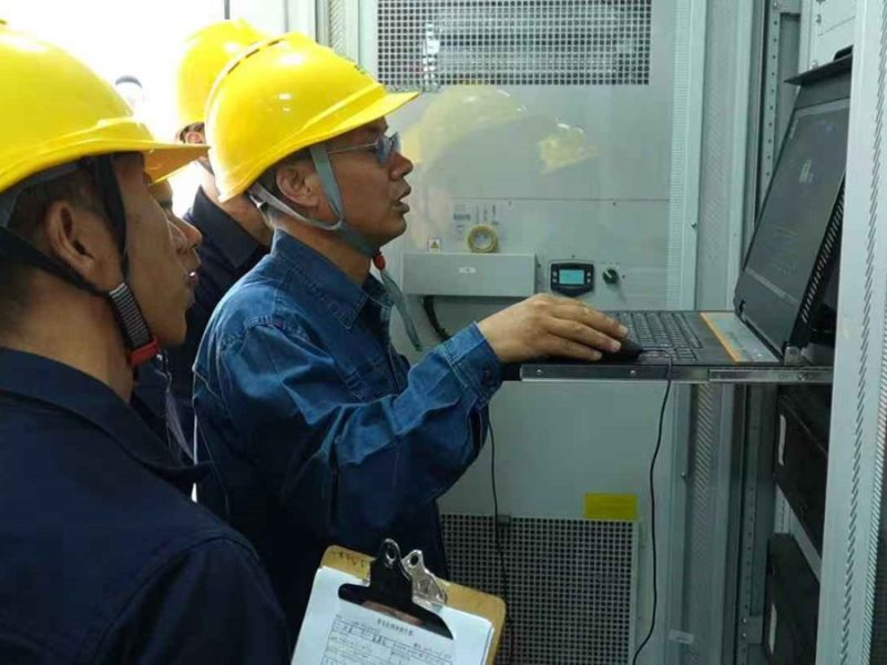 Държавна електрическа компания Zhenjiang Power Supply Company гарантира захранването през лятото