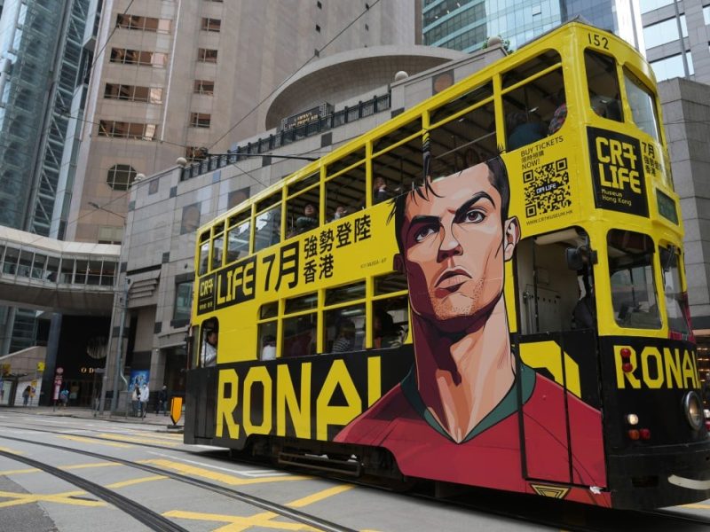 Футболната треска стиска Хонконг като музей на Кристиано Роналдо официално се отваря