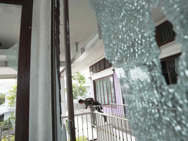 Китай се обрича да продължи Тайланд-Камбодски мирни усилия след „неформални“ разговори след пътуването