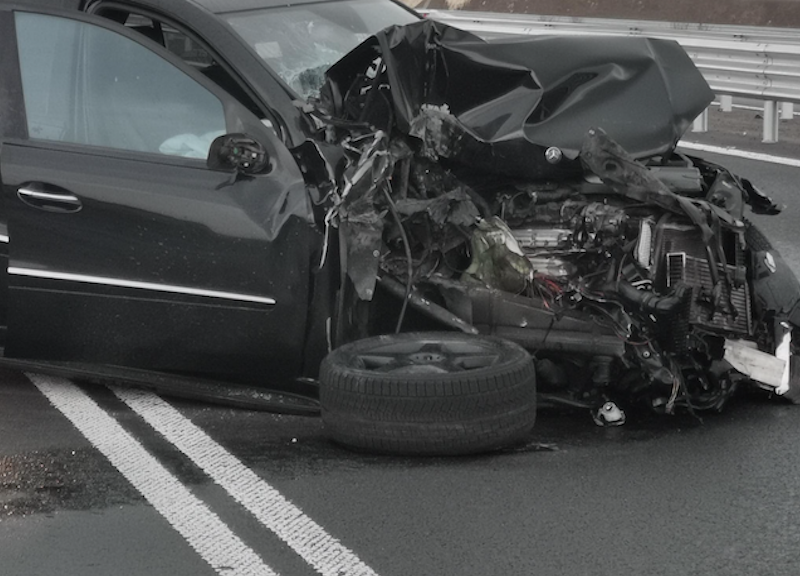 Две момчета пострадаха при катастрофа между кола и трактор на пътя Пловдив – Брезово