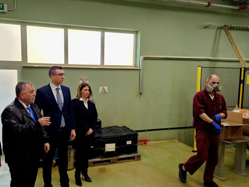 Министър Дилов: Активно работим за модернизацията на ВМЗ и за осигуряване на устойчиви работни места с по-високи възнаграждения