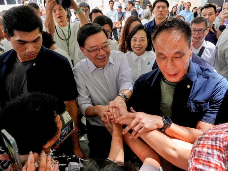 Хонконгският президент Джон Лий ще поведе делегация в Пекин за военен парад