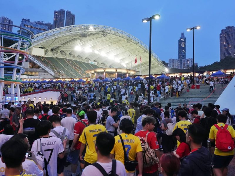 От Рияд до Хонконг: Феновете на Суперкупата на Саудитска Арабия се усещат