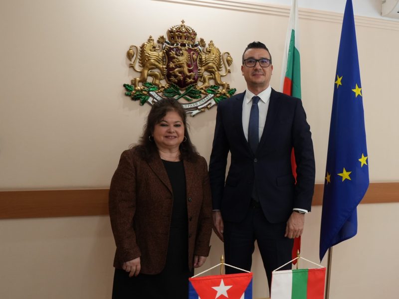 Министър Дилов и кубинският посланик у нас обсъдиха възможности за задълбочаване на икономическото партньорство