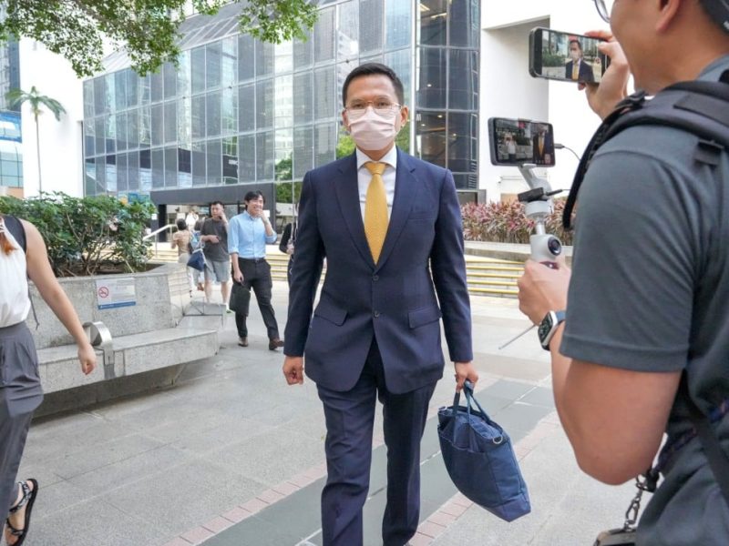 Старши полицейски служител в Хонконг, предоставен на обществена услуга, спиране на шофьорската книжка